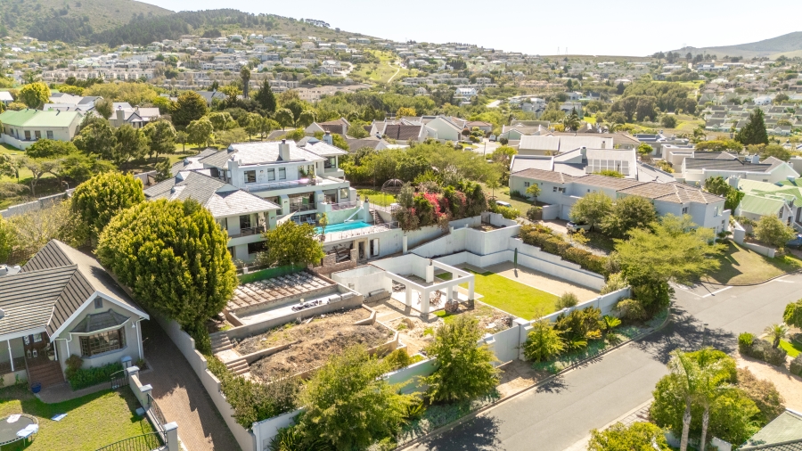 7 Bedroom Property for Sale in Welgedacht Western Cape